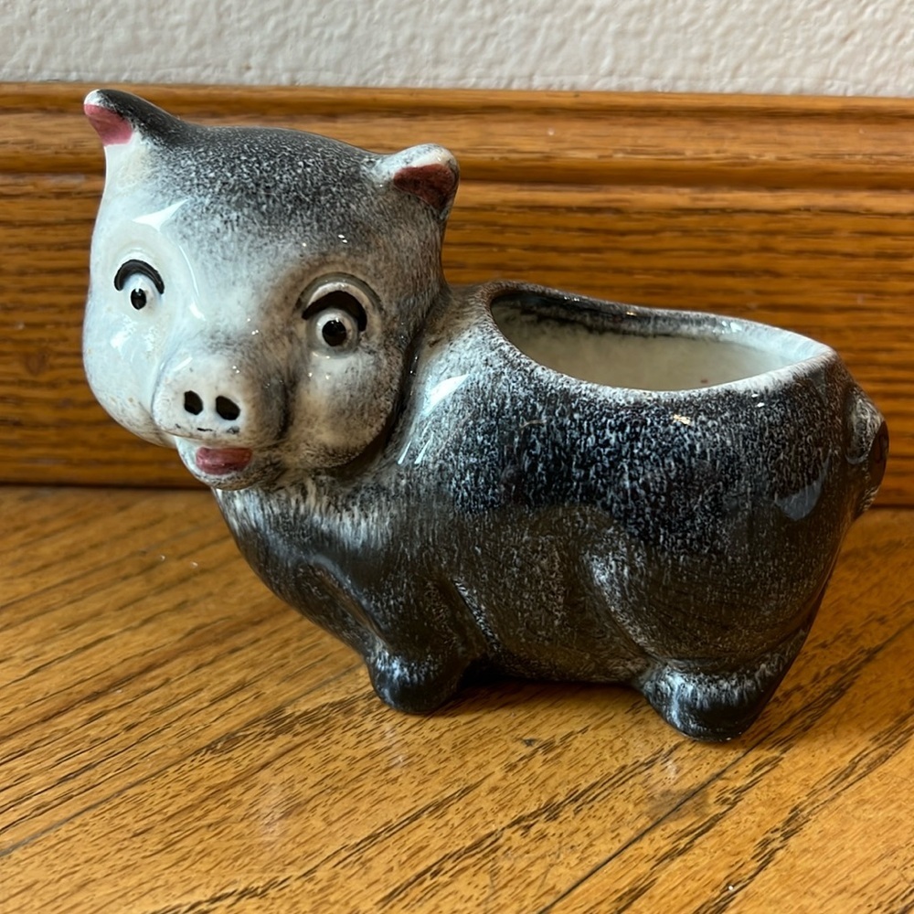 VTG pig planter gray white and pink‎ plants